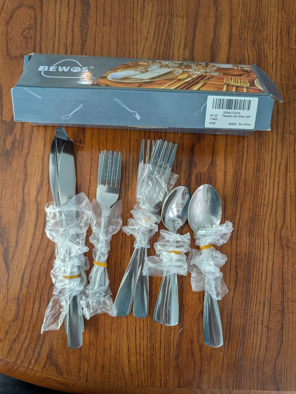 BEWOS 20-Piece Stainless Steel Flatware Set NIB